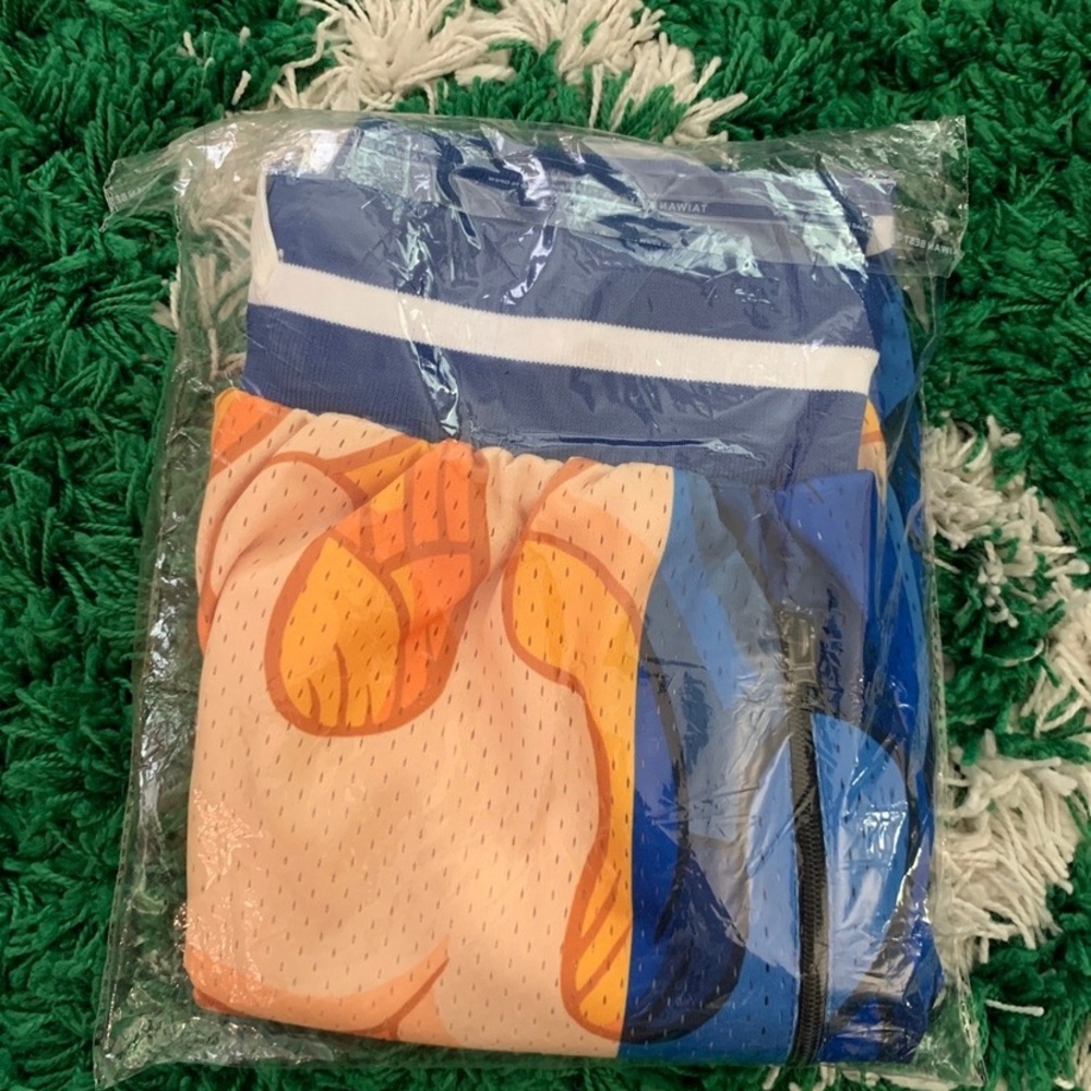 Collect and select x Aaron Kai swingman shorts medium